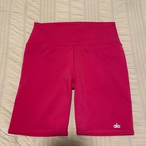 Brand New Alo Magenta Crush 7" High-Waist Biker Short💗